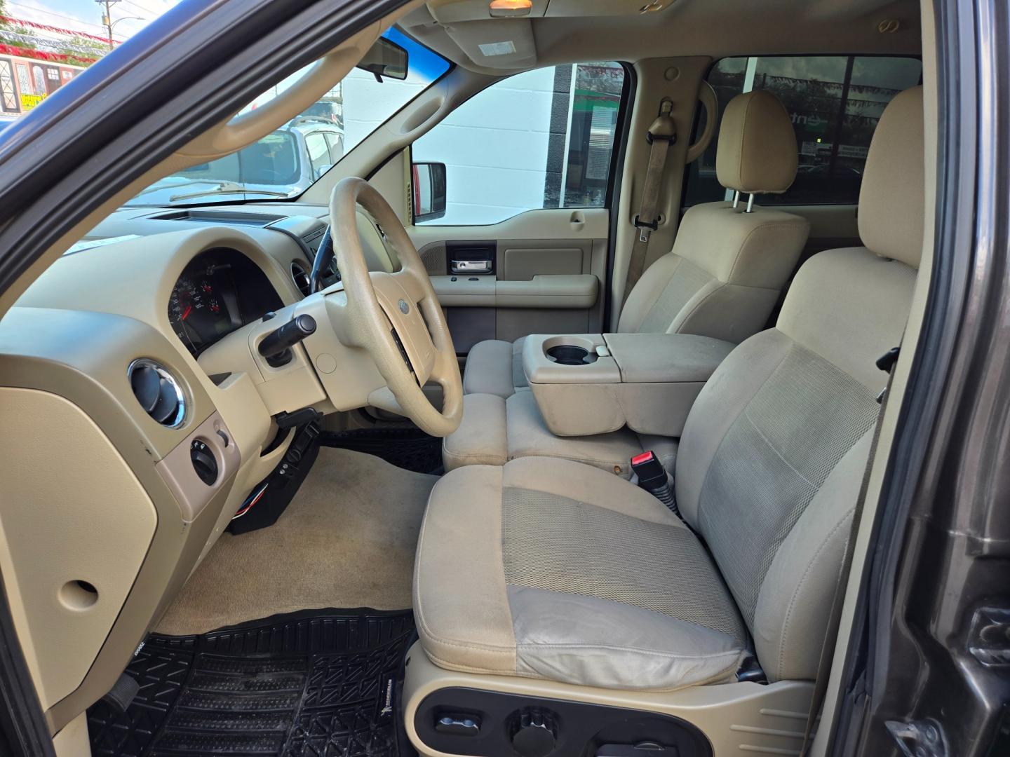 2006 PEWTER Ford F-150 (1FTRW12W86K) with an 4.6L V8 F engine, Automatic transmission, located at 503 West Court, Seguin, TX, 78155, (830) 379-3373, 29.568621, -97.969803 - Photo#4